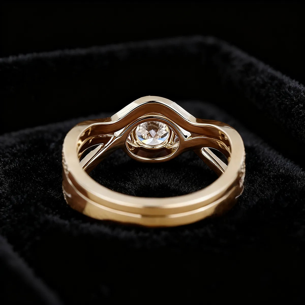 1.2ct round lab-grown diamond twist-shank engagement ring in 14K gold
