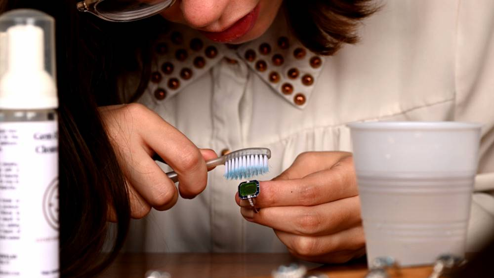 How to Clean and Care for Emerald Jewelry: Essential Tips and Techniques