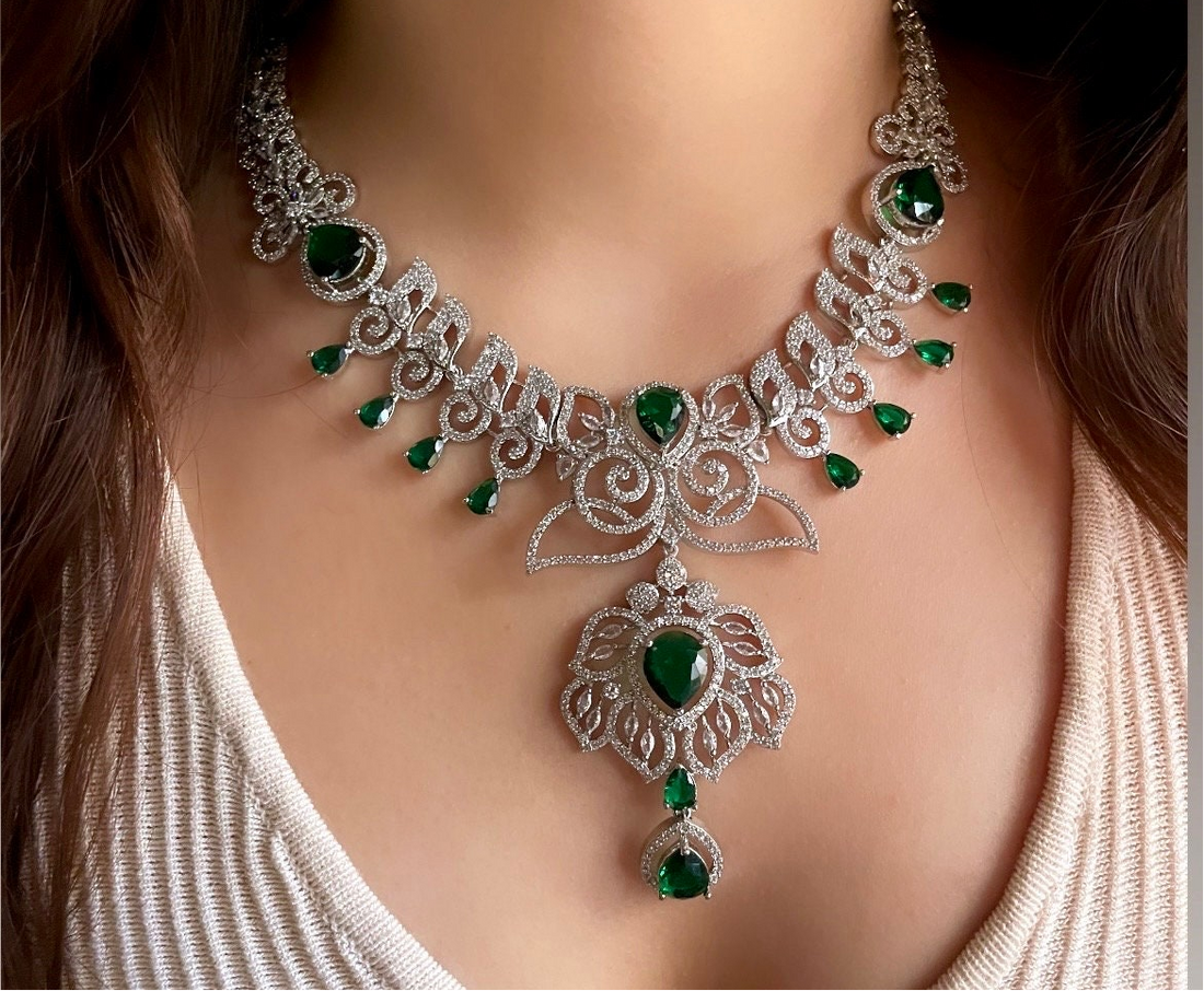 Emerald Necklaces: Styles, Prices, and Celebrity Inspirations