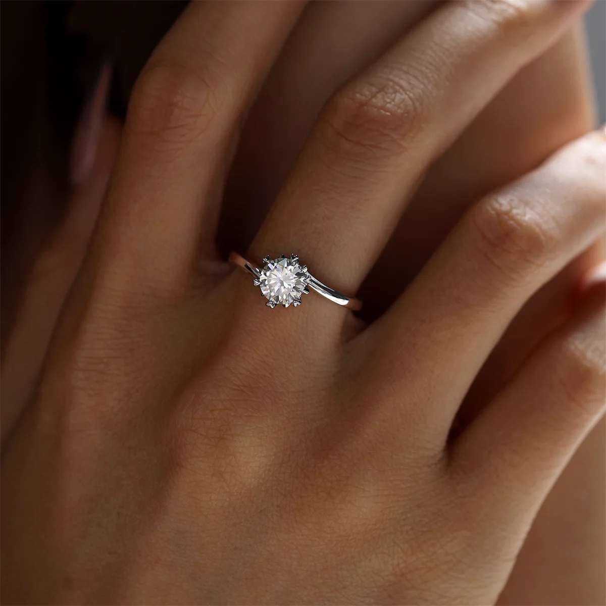 1 ct round moissanite twisted band ring in 925 silver with 18K white gold plating, six-prong setting, modern and elegant design.