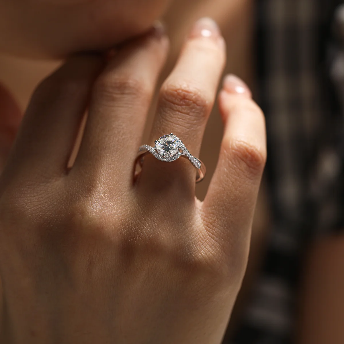 1ct round moissanite twisted band ring in 925 sterling silver with 18K white gold plating, elegant and modern engagement ring design.