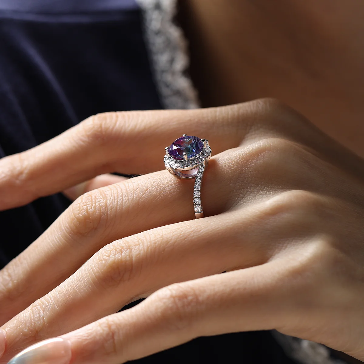 4.15ct Two-Tone Aurora Sapphire Ring, Purple-Blue Gradient Lab Sapphire, 925 Sterling Silver, 18K White Gold Plated, Romantic Flower Design