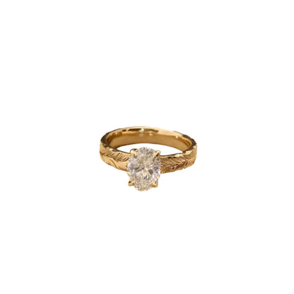 Feather-pattern matte 18K gold ring featuring 1.5ct oval lab-grown diamond